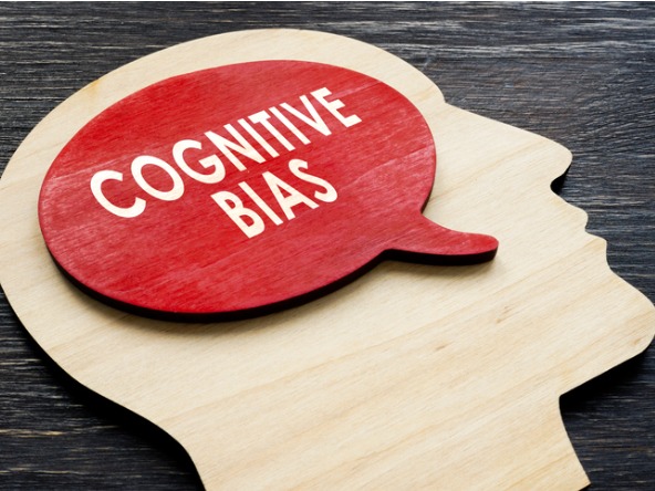 Wooden head with cognitive bias sign